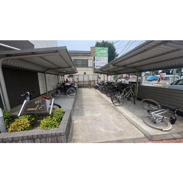 アンド・イー303号室 駐輪場