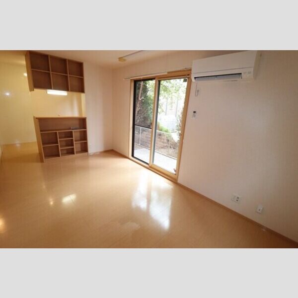 マサーレ・オガワ　B棟102号室 リビング12・5帖