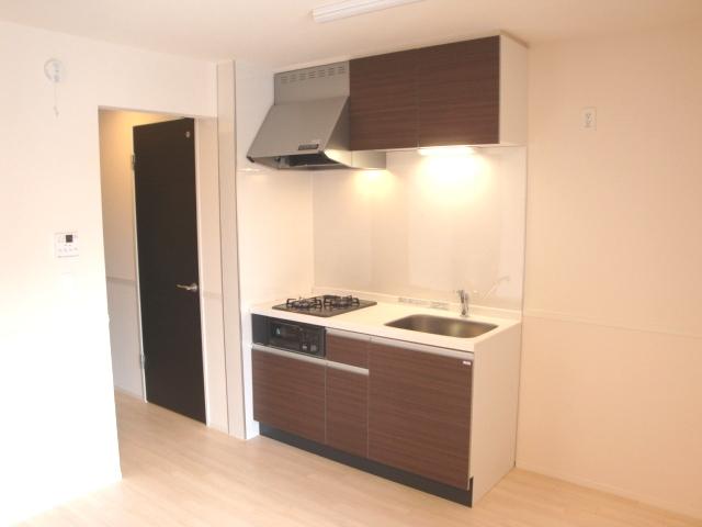 ロイヤルヒルズ103号室 キッチン
