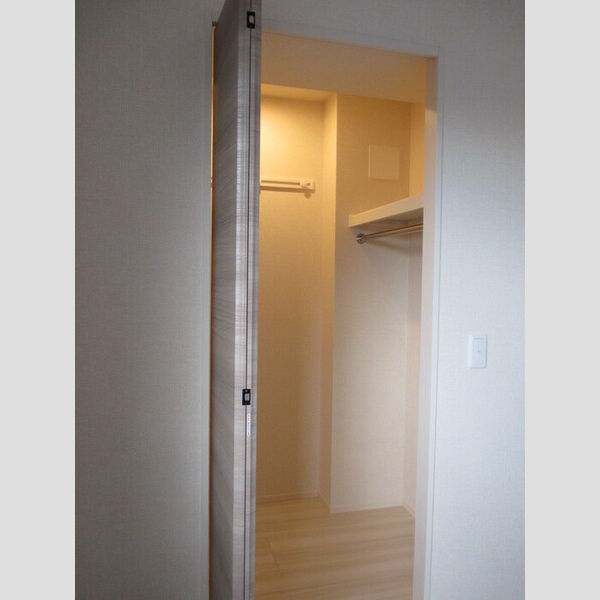 セレブレイト本城 ウォークインクローゼット