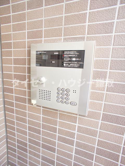 グランドゥール0203号室 エントランスはオートロックになってます