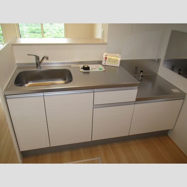 サニーフラット102号室 対面キッチン