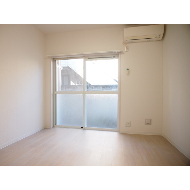 スタンフォード中野 白を基調とした明るい居室スペース♪