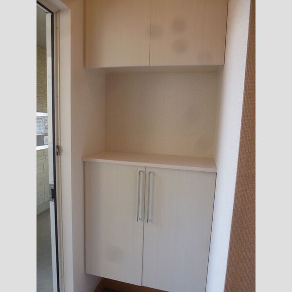 アベイユガーデン101号室 玄関