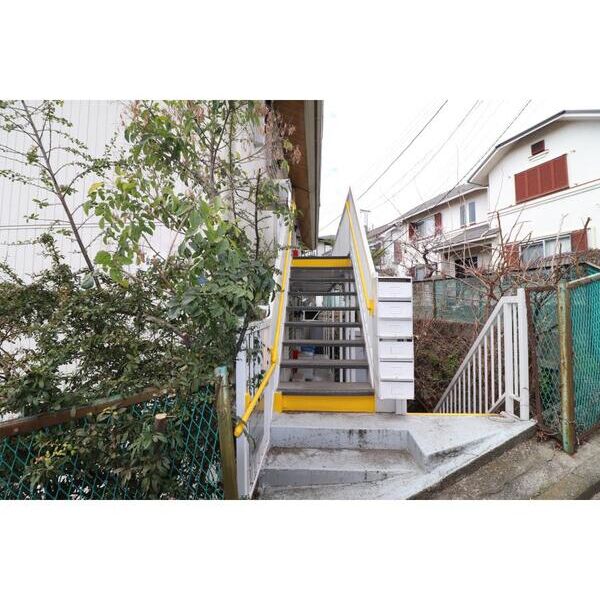 彩亮ハウス エントランス