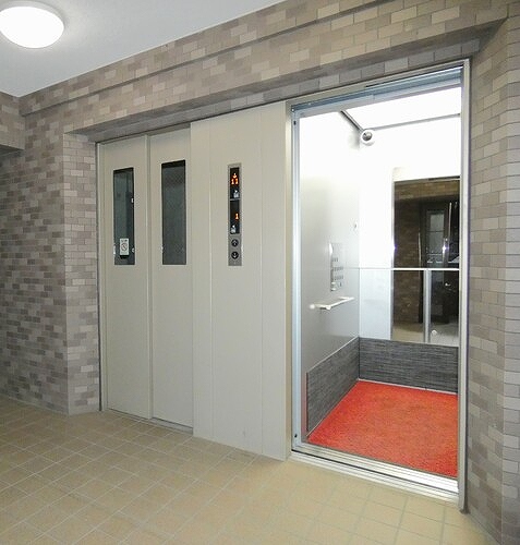 ライオンズプラザ松戸中央公園11階 エレベーター前