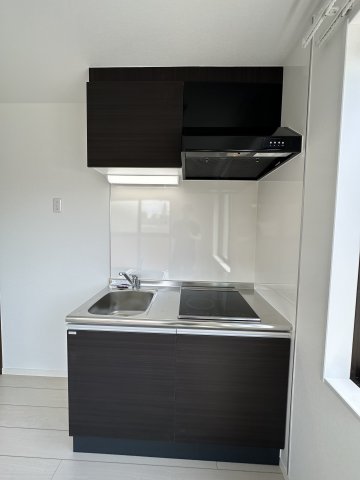 BAYS金沢八景301号室 ２口ＩＨヒーターで料理する方も満足♪キッチン収納スペースも豊富です★