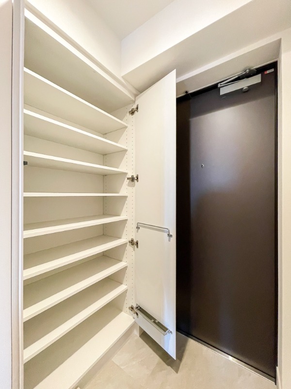 ドゥーエ王子神谷7階 収納