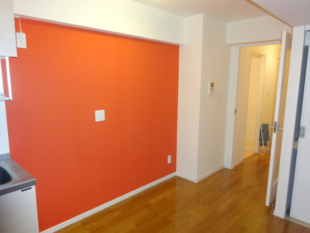 びらしんび アクセントクロスがかっこいいキッチン