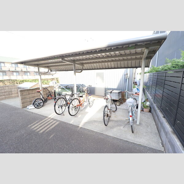 プリムローズ 駐輪場
