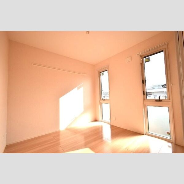 フルールベルテ二番館201号室 南向き4.5帖洋室