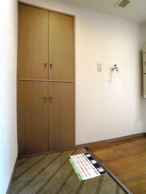 ドルチェ新宿1階 玄関