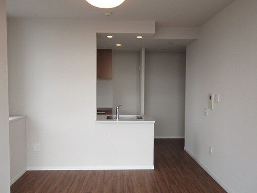 ザ・スカイクルーズタワー9階 リビングダイニング（別角度）