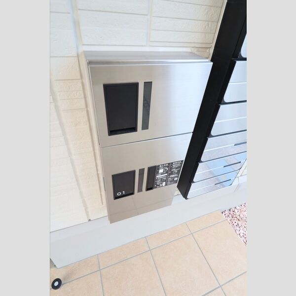 アムール102号室 宅配ボックス