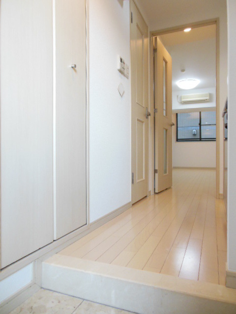 ガラ・シティ横浜西口 人感センサー付き照明設備