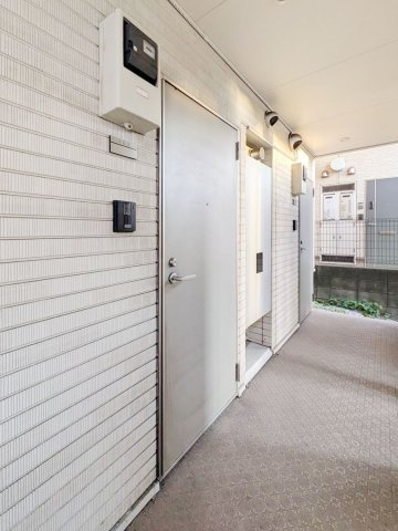 クオリアⅡ102号室 玄関