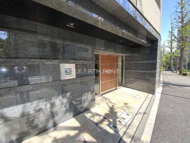 コンシェリア目白台 ＨＩＬＬＳＩＤＥ ＳＱＵＡＲＥ6階 上質な雰囲気のエントランス