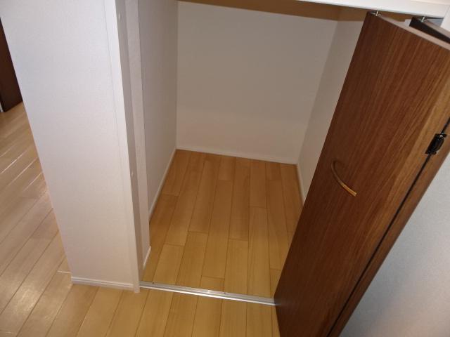 ラピスラズリ102号室 収納