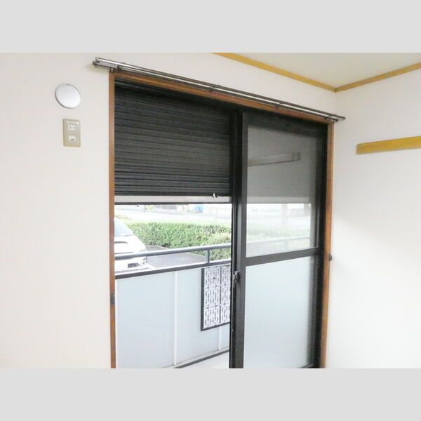 ヴァンベール東川口　Ⅴ105号室 シャッター雨戸