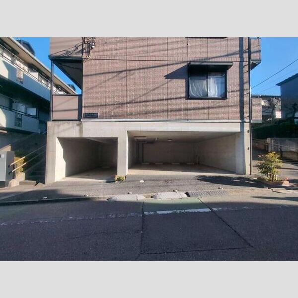 クレセント経堂202号室 駐車場