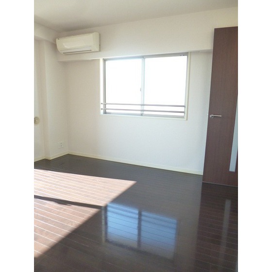 エルフラット鶯谷 角部屋2面採光