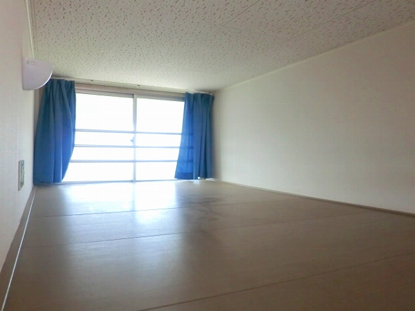 レオパレスラ・プランタン209号室 ロフト付き