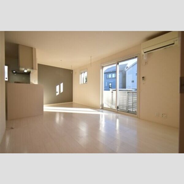 ボナール・ヴィラ102号室 リビングダイニング