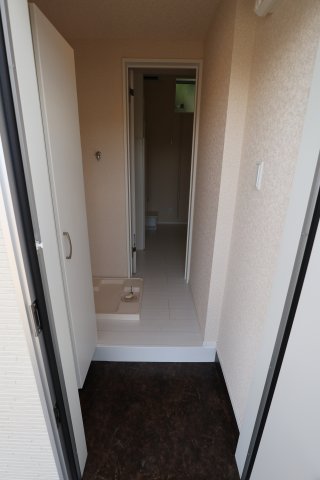 パース西戸部101号室 玄関