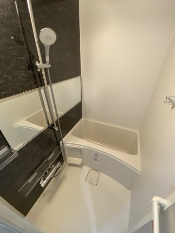 Beach Lagoon杉田205号室 お風呂