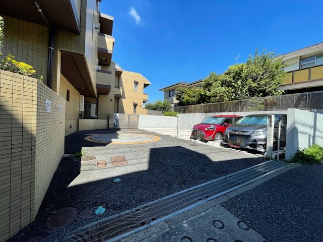 レジディア目白御留山1階 駐車場