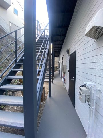 ザ・浅間台202号室 長尺シートも新しくやり替えました。電気工事はこれから施工予定