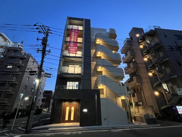 エムズスタイル 外観写真（夜）