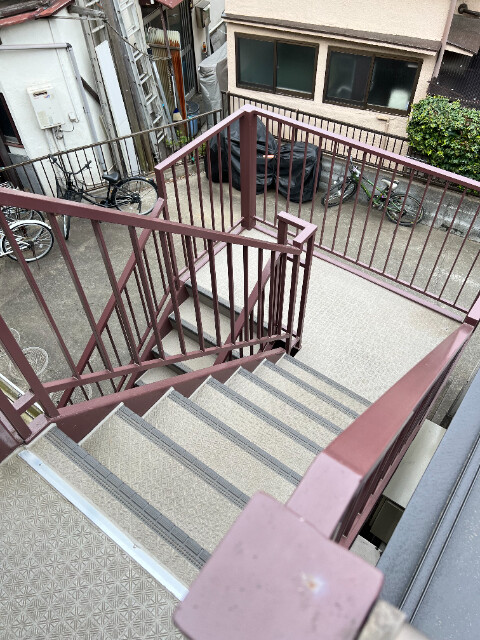 クレールハイツ 共用階段