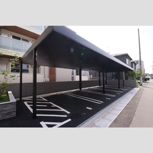 オルテンシア 駐車場