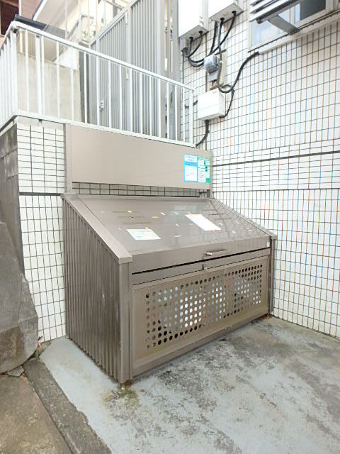 カルタス２１日吉1階 ごみ置き場