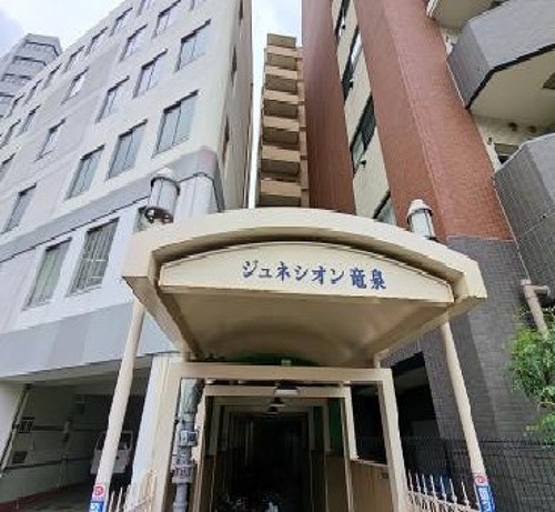 ジュネシオン竜泉 エントランス、建物銘板