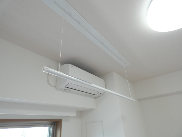 IL MEZZO DI TOKYO，UNO 室内物干し