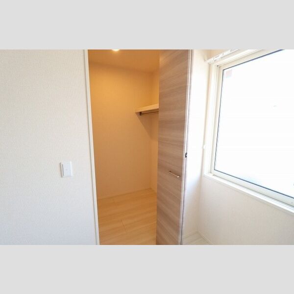 リアルコートE101号室 東側洋室ウォークインクローゼット