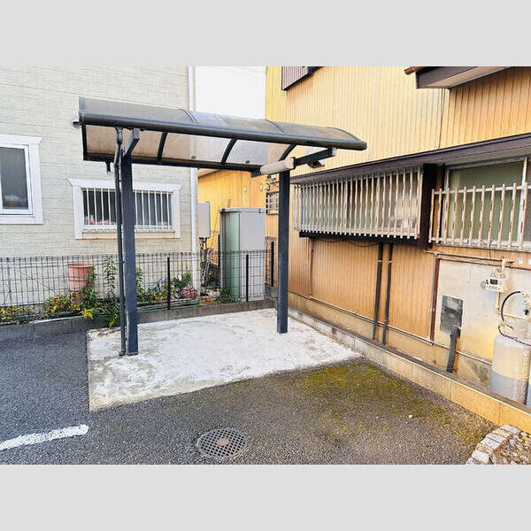 ヴィラセスト 駐輪場