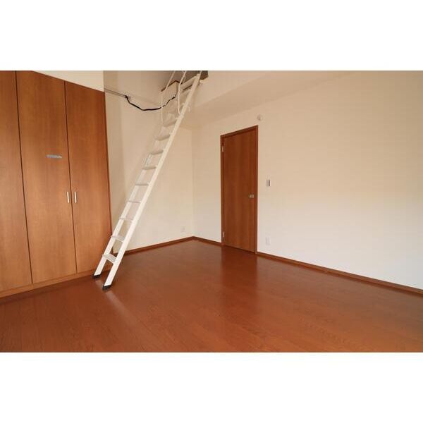 フォレストメゾン聖蹟C105号室 リビング