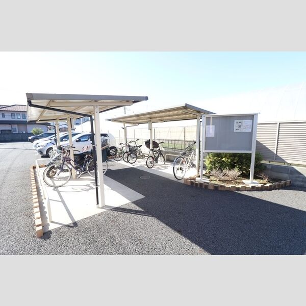 MODAN COURT 和 駐輪場