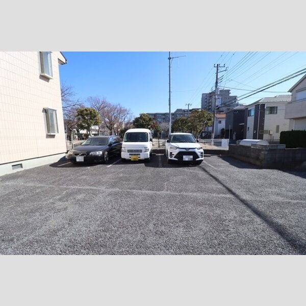 グランディール101号室 駐車場