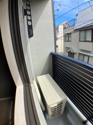 Bellevue石名坂 小さいながらもバルコニーがあってエアコン室外機や物干しも設置