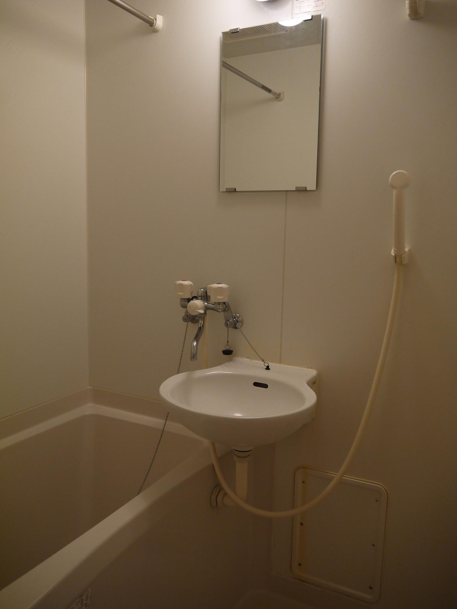 レオパレスグランドール 雨の日にも便利な浴室乾燥機付き