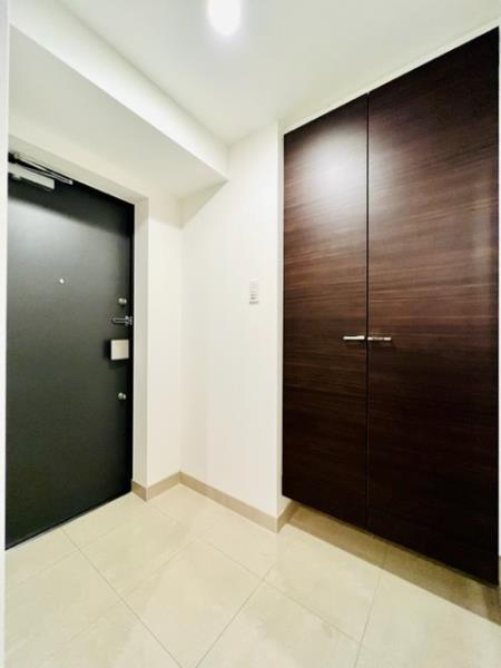 コンシェリア新橋 ＭＡＳＴＥＲ’Ｓ ＶＩＬＬＡ15階 玄関