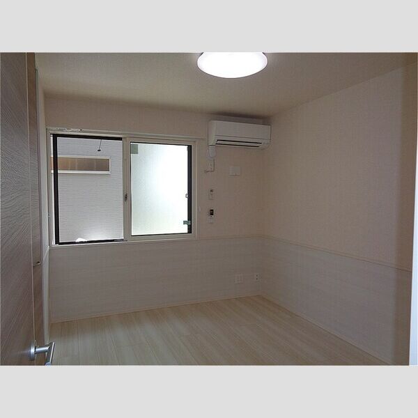 グラン シャルール101号室 洋室