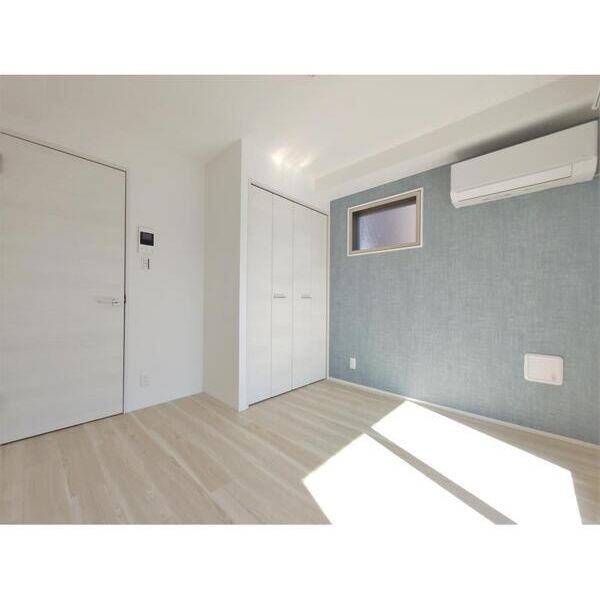 ブルーライトヨコハマ303号室 リビング