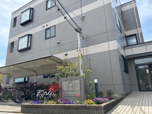 サン・エクセレンス 外観写真（昼）