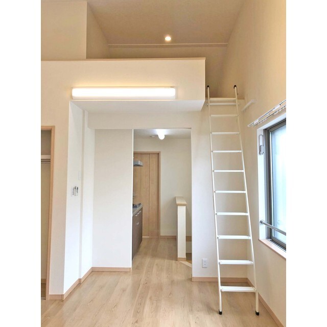 パークアレイ井荻201号室 天井が高く開放感があるお部屋です