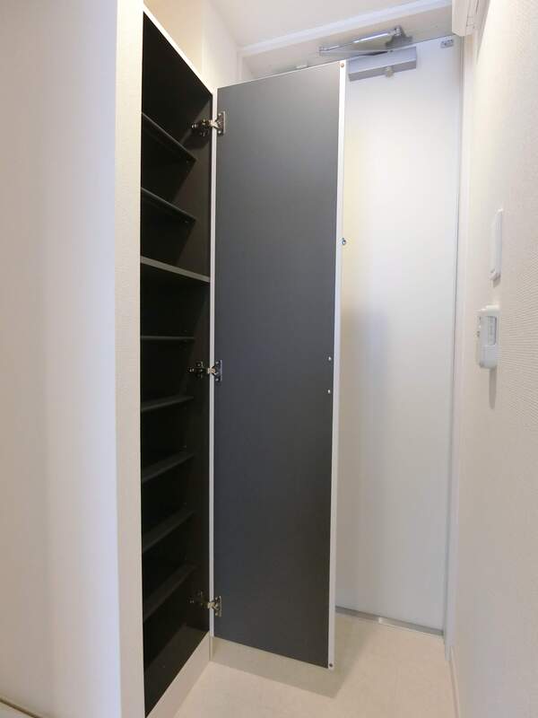 リブリ・千年3階 玄関